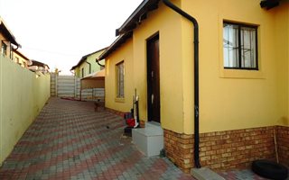 3 Bedroom House in Mahube Valley