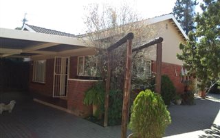 4 Bedroom House in Monument Heights