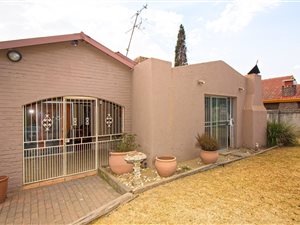 3 Bed House in Nigel Central