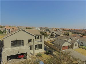 4 Bed House in Kosmosdal