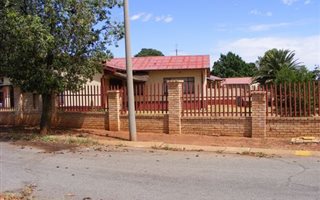 3 Bedroom House in Carletonville