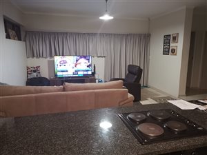 2 Bed Simplex in Lynnwood Ridge