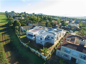 6 Bed House in Aurora