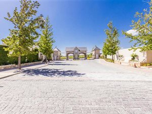 806 m² Land available in Nooitgedacht