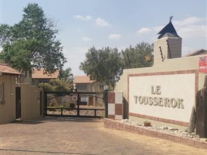 3 Bed Townhouse in Ruimsig