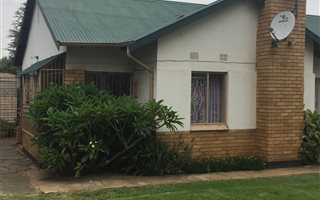 3 Bedroom House in Vanderbijlpark CW3