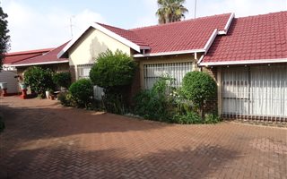 3 Bedroom House in Roodepoort West