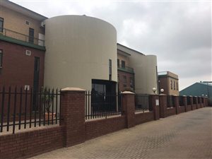 186 m² Commercial space in Gateway Industrial Park
