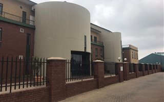 186 m² Commercial space in Gateway Industrial Park