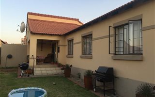 3 Bedroom Simplex in Mooikloof Ridge