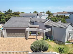 4 Bed House in Sunset Beach