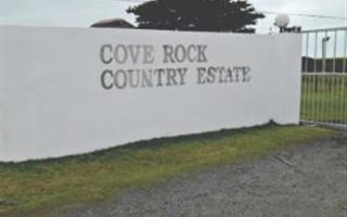 640 m² Land available in Cove Rock