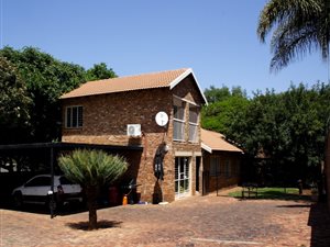 4 Bed Duet in Rietfontein