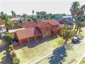 5 Bed House in Lakefield