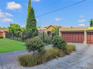 10 Bed House in Zwartkop