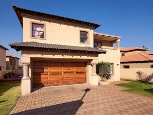 5 Bed House in Summerset Estate