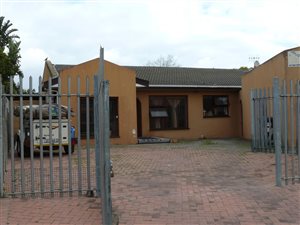 3 Bedroom House in Mikro Park