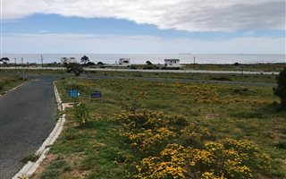 758 m² Land available in Da Gama Bay