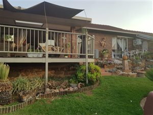 3 Bed Townhouse in Waterkloof Heights