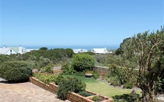 4 Bedroom House in Grotto Bay