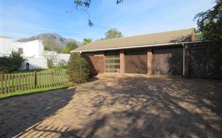 5 Bedroom House in Die Boord
