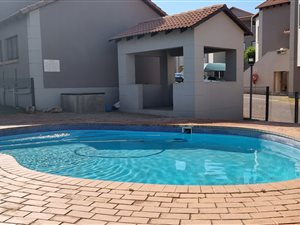 3 Bed Apartment in Mondeor