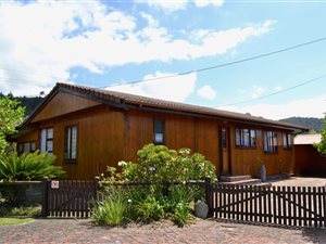 3 Bed House in Keurboomstrand