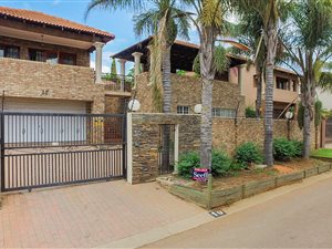 3 Bed House in Highveld