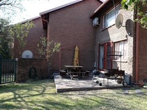 2 Bed Apartment in Moreleta Park