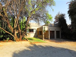 4 Bed House in Silver Lakes Golf Estate