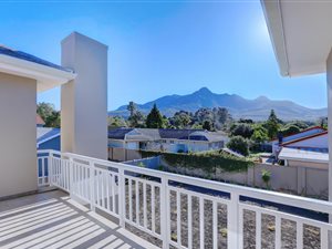 4 Bed House in Camphers Drift