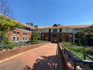 111 m² Commercial space in Woodmead