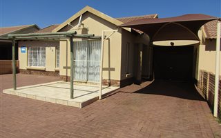 3 Bedroom House in Chantelle