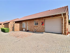 2 Bed Simplex in Pierre van Ryneveld
