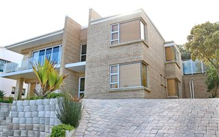 5 Bedroom House in Pienaarstrand