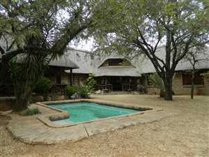 8 Bed House in Kameelfontein and surrounds