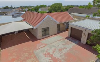5 Bedroom House in Bothasig