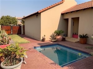 3 Bed Duet in Thatchfield
