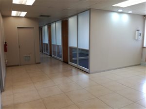 961 m² Office Space in Mill Park