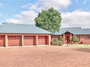 4 Bed House in Mooikloof Equestrian Estate