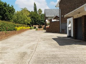 3 Bed Townhouse in Constantia Park