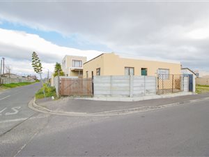 3 Bed House in Sunbird Park