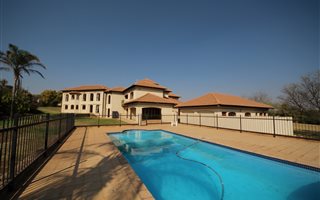 5 Bedroom House in Cornwall Hill