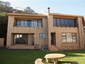 5 Bed House in Outeniqua Strand