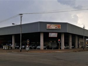 1047 m² Commercial space in Parys
