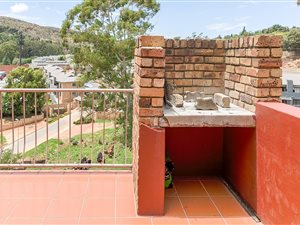 2 Bed Apartment in Helderkruin