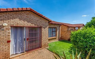 2 Bedroom Townhouse in Roodepoort Central
