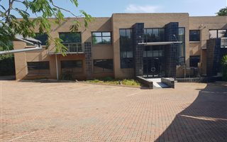 1090 m² Industrial space in Longmeadow
