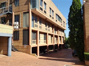 100 m² Commercial space in Bedford Gardens