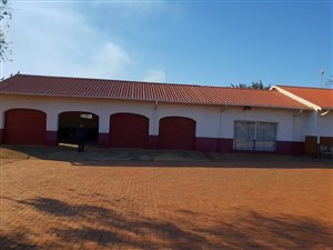 2.2 ha Farm in Magaliesmoot AH